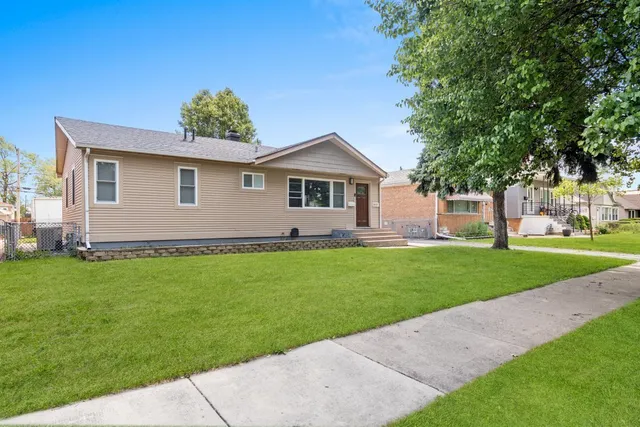 $389,900 | 4919 Long Avenue, Chicago, IL 60638