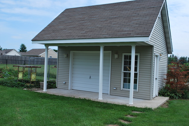 126 Windward Lane Rochelle, IL 61068 - Photo 19 of 25 a front view of a house with a garden