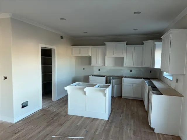 $499,900 | 6010 Northeast 118th Street, Kansas City, MO 64156