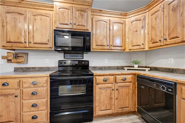 $275,000 | 439 South Cherry Street, Ottawa, KS 66067