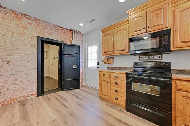 $275,000 | 439 South Cherry Street, Ottawa, KS 66067