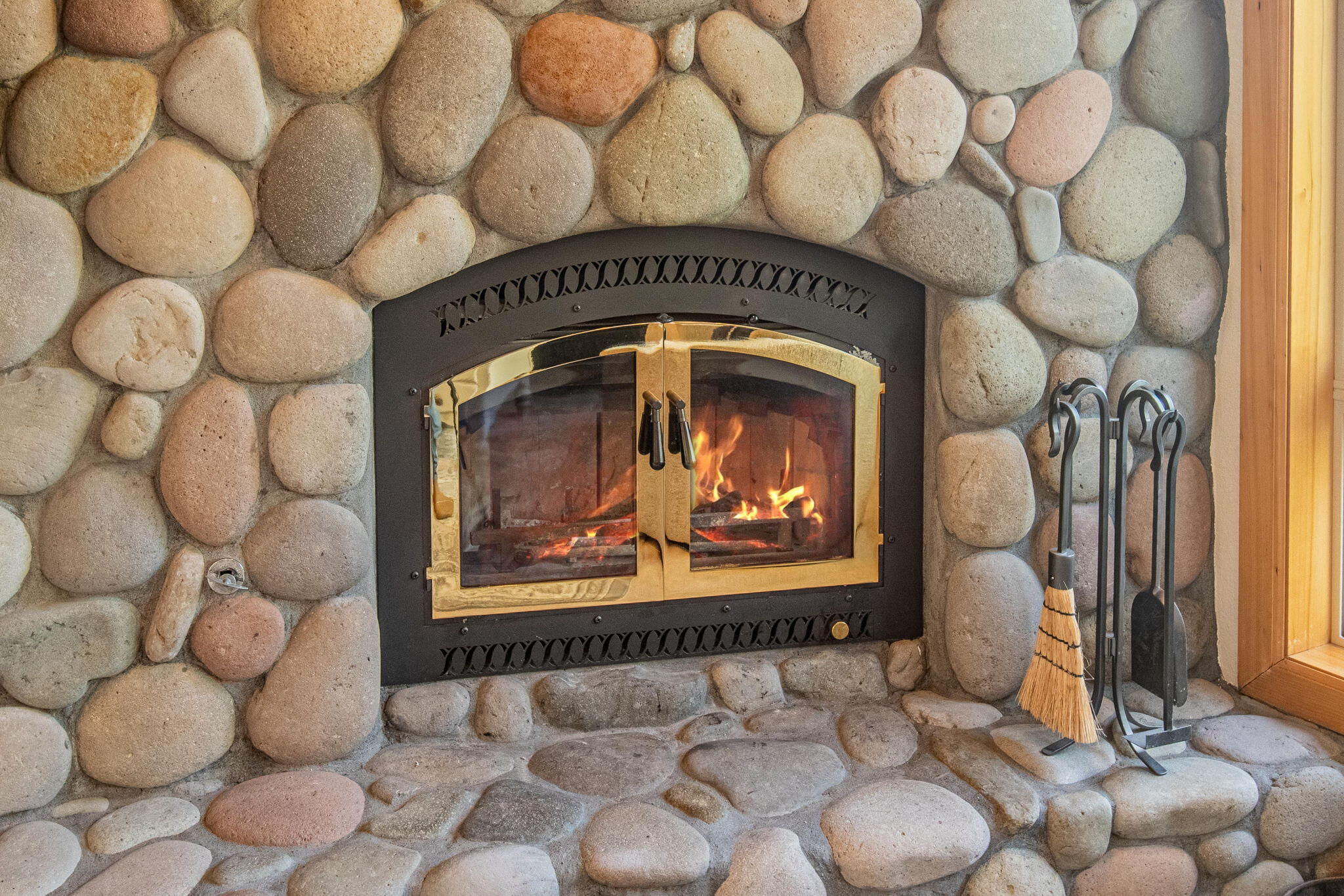 17948 Shadow Lane, Unit 7 Sunriver, OR 97707 - Photo 18 of 92 14-web-or-mls-7 Shadow Lane-13 wFire