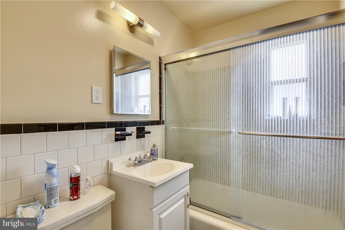 4715 Macon Road Rockville, MD 20852 - Photo 22 of 29 Main Level Full Bath