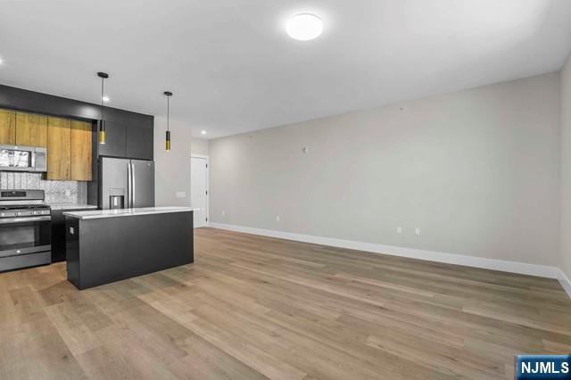 2021 Jones Road, Unit 104 Fort Lee, NJ 07024 - Photo 2 of 6