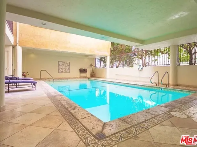 $4,200 | 1154 South Barrington Avenue, Unit 109, Los Angeles, CA 90049