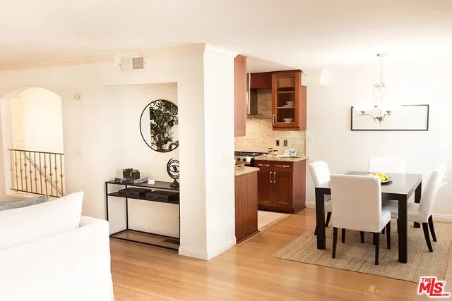 $4,200 | 1154 South Barrington Avenue, Unit 109, Los Angeles, CA 90049