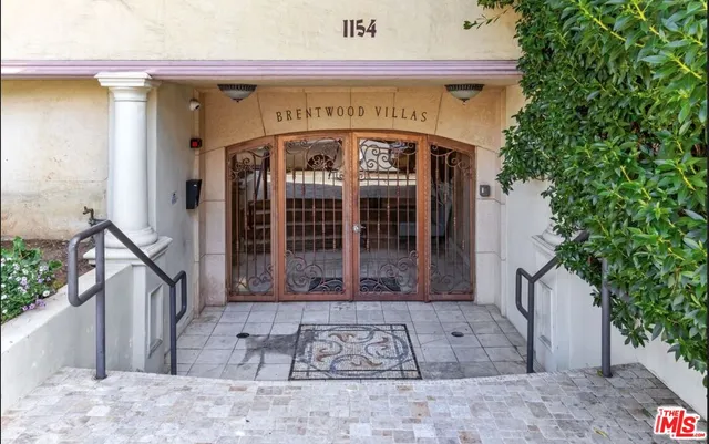 $4,200 | 1154 South Barrington Avenue, Unit 109, Los Angeles, CA 90049
