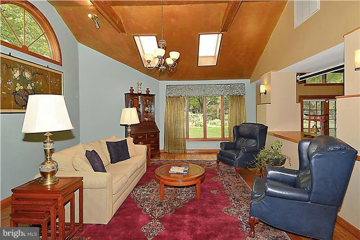 418 Dry Mill Road Southwest Leesburg, VA 20175 - Photo 13 of 30 Living Room