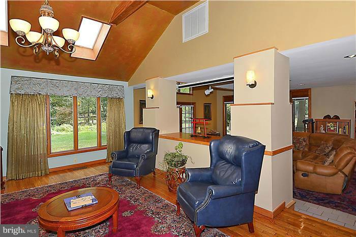 418 Dry Mill Road Southwest Leesburg, VA 20175 - Photo 14 of 30 Living Room