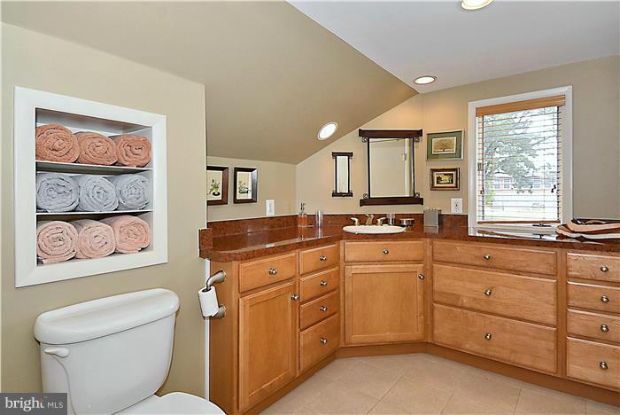 418 Dry Mill Road Southwest Leesburg, VA 20175 - Photo 23 of 30 Upper Level Bath #3