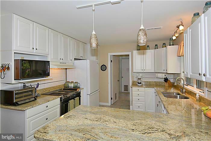 418 Dry Mill Road Southwest Leesburg, VA 20175 - Photo 10 of 30 Kitchen