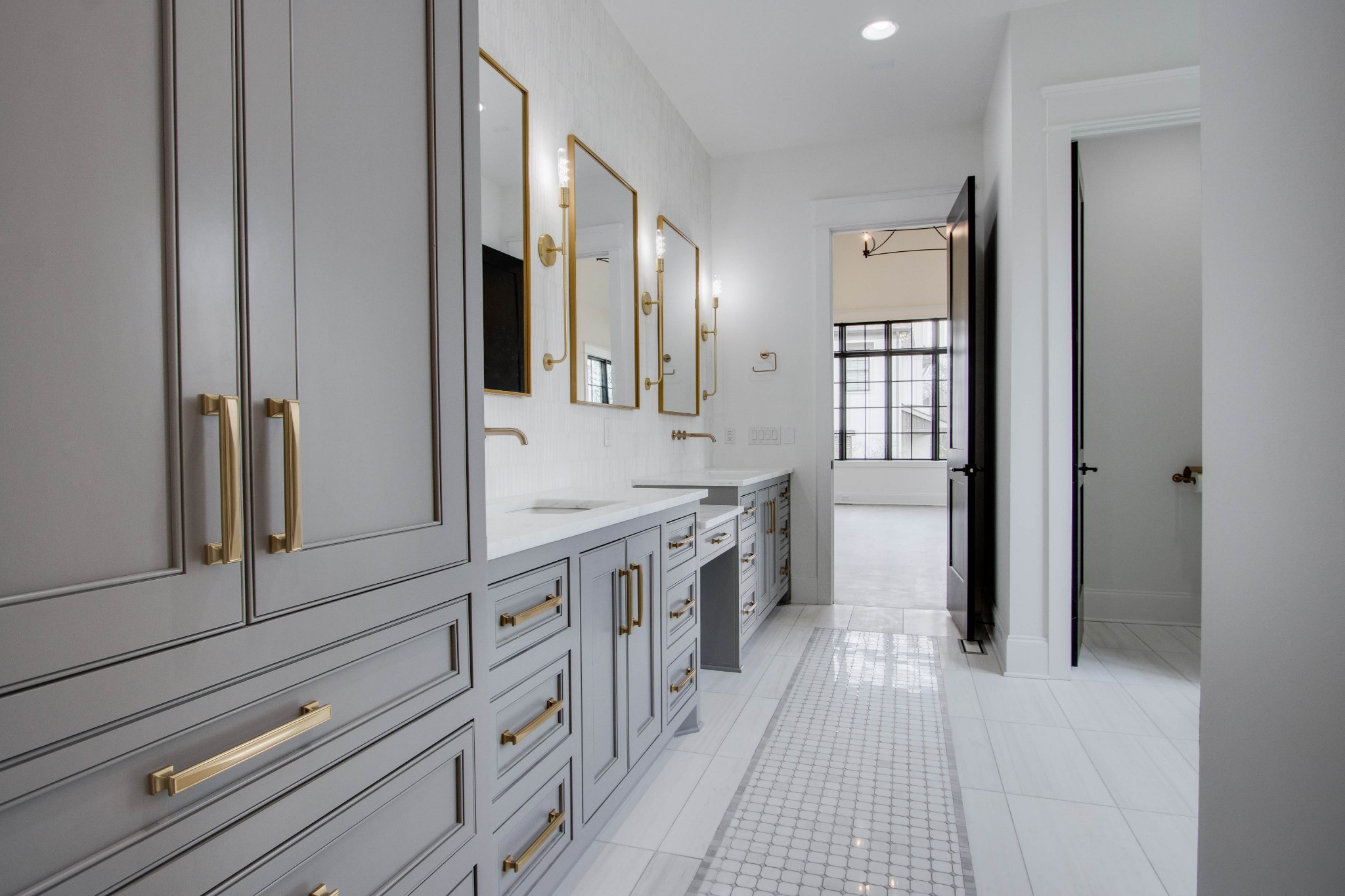 1300 Harding Place Nashville, TN 37215 - Photo 44 of 68 a bathroom with a sink a mirror and a bathtub