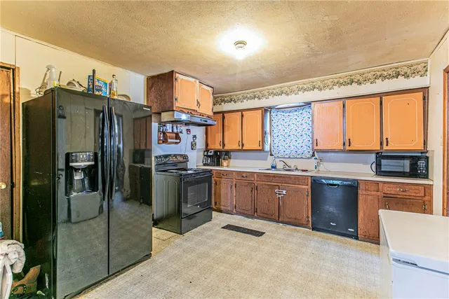 $129,900 | 509 East Pine Street, West, TX 76691