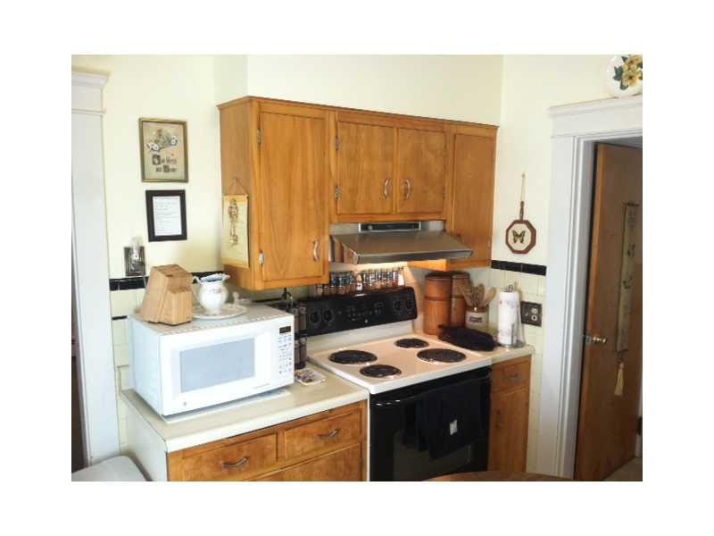 61 Brandon Road Cranston, RI 02910 - Photo 7 of 15 Kitchen.