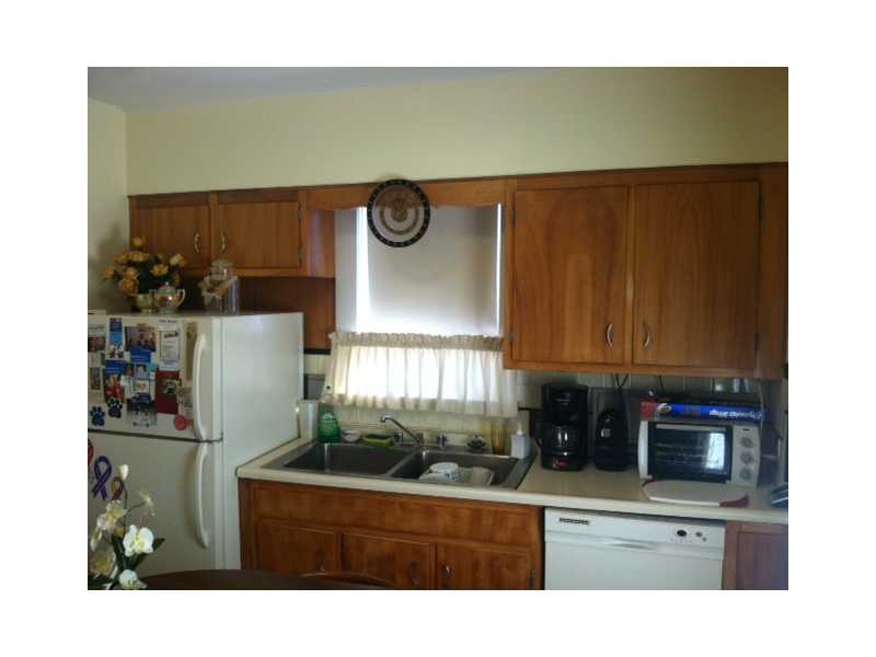 61 Brandon Road Cranston, RI 02910 - Photo 8 of 15 Kitchen.