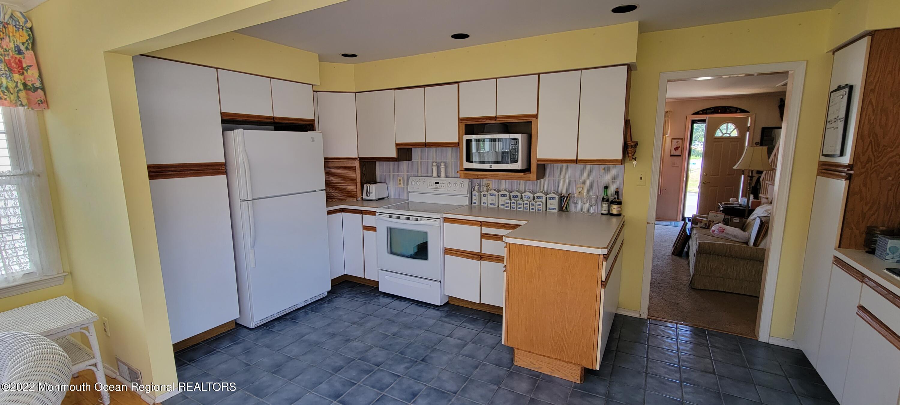 39 Albany Road Neptune Township, NJ 07753 - Photo 10 of 28 20220813_111952