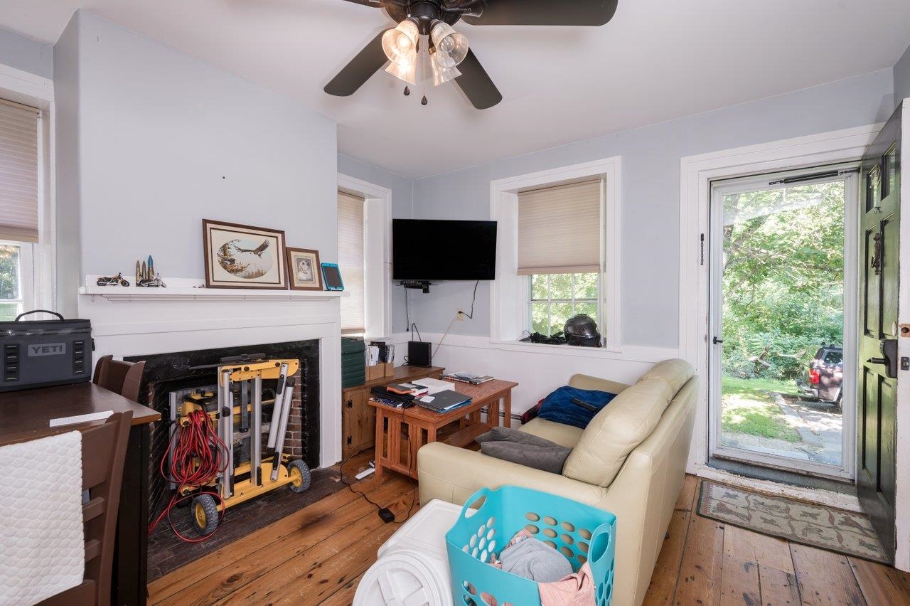 33 Kingston Road Exeter, NH 03833 - Photo 4 of 39