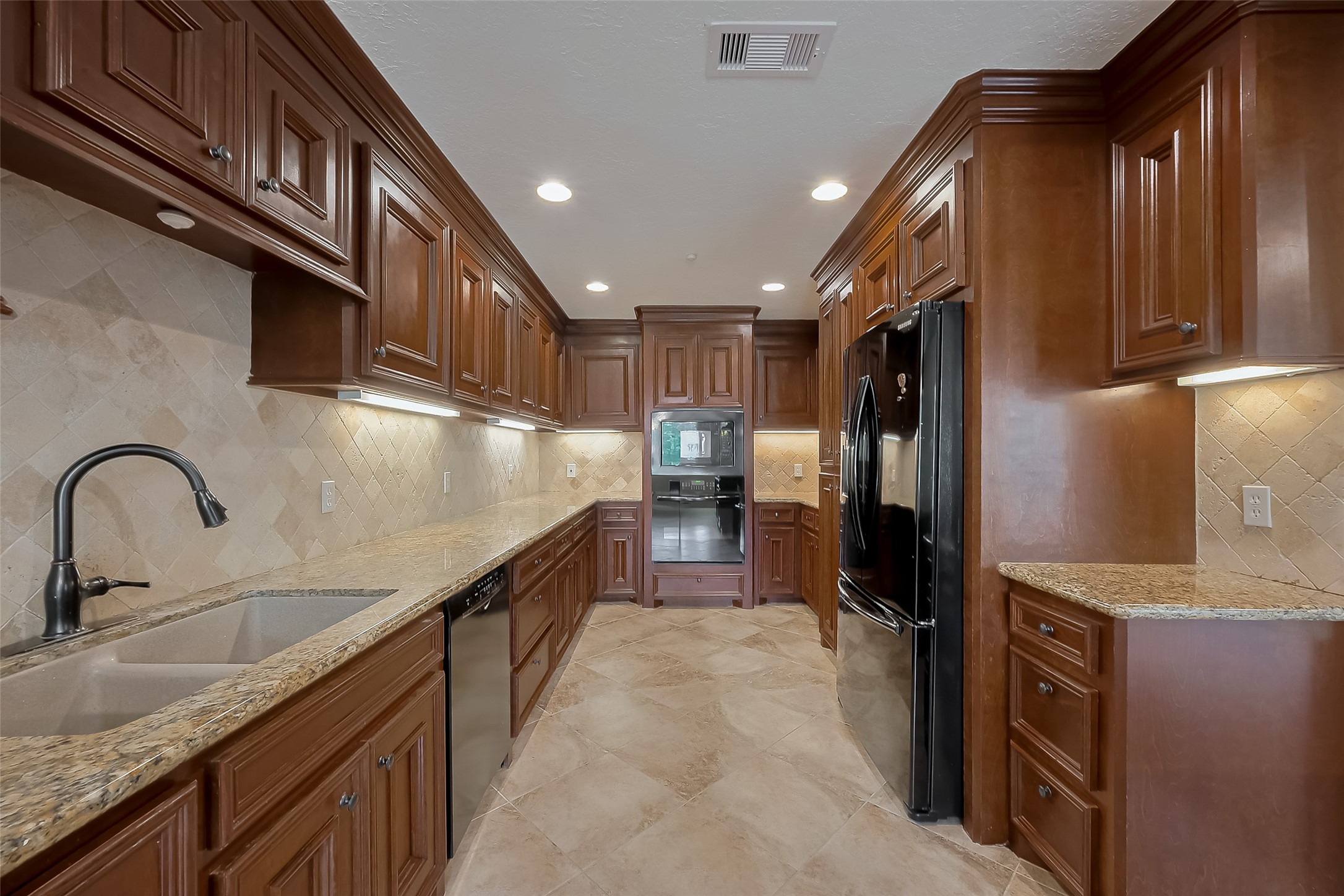 8 Riverwood Lane Hempstead, TX 77445 - Photo 15 of 48