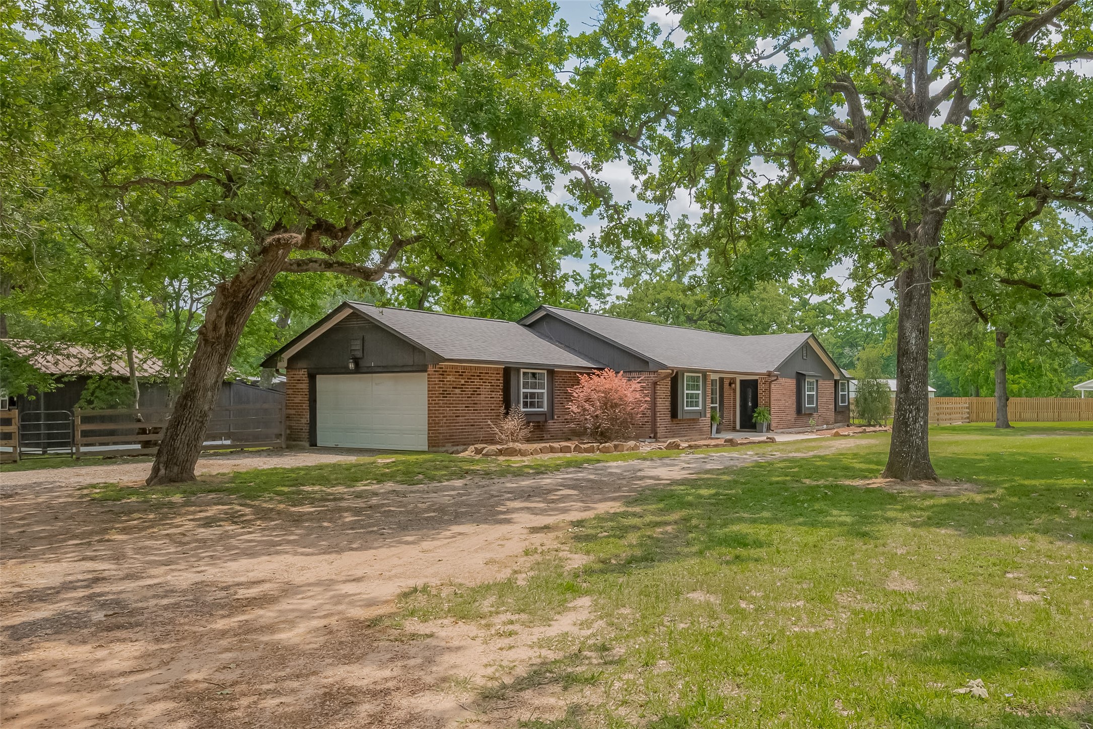 8 Riverwood Lane Hempstead, TX 77445 - Photo 2 of 48