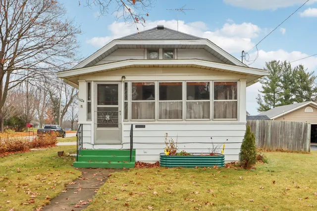 $220,000 | 1124 Sherman Avenue West, Fort Atkinson, WI 53538