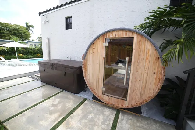 $5,000,000 | 1345 Hollywood Boulevard, Hollywood, FL 33019