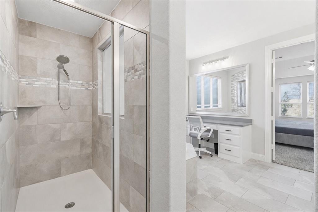 6508 Cooper Creek Road Flower Mound, TX 76226 - Photo 20 of 39 a bathroom with a tub shower and mirror