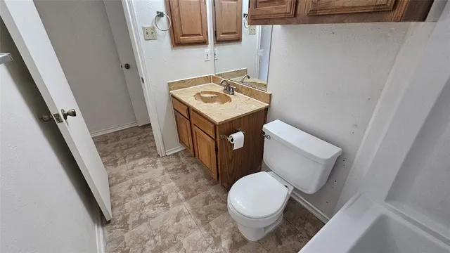 $900,000 | 544-550 East Windsor Drive, Denton, TX 76209