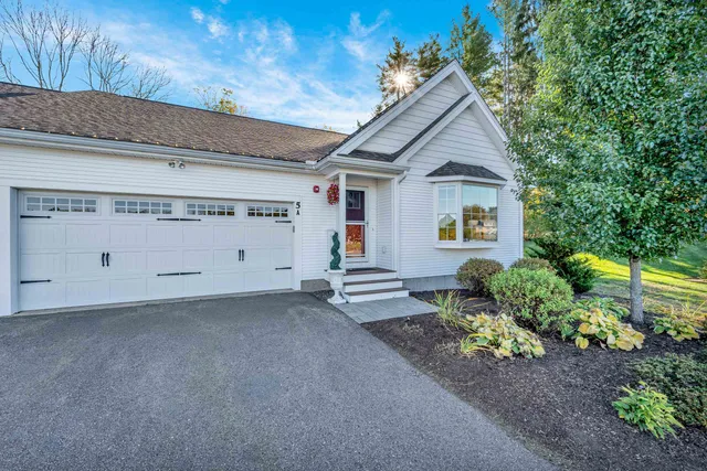 $619,900 | 5 Sunset Lane, Unit A, Brentwood, NH 03833