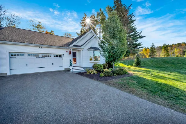 $619,900 | 5 Sunset Lane, Unit A, Brentwood, NH 03833