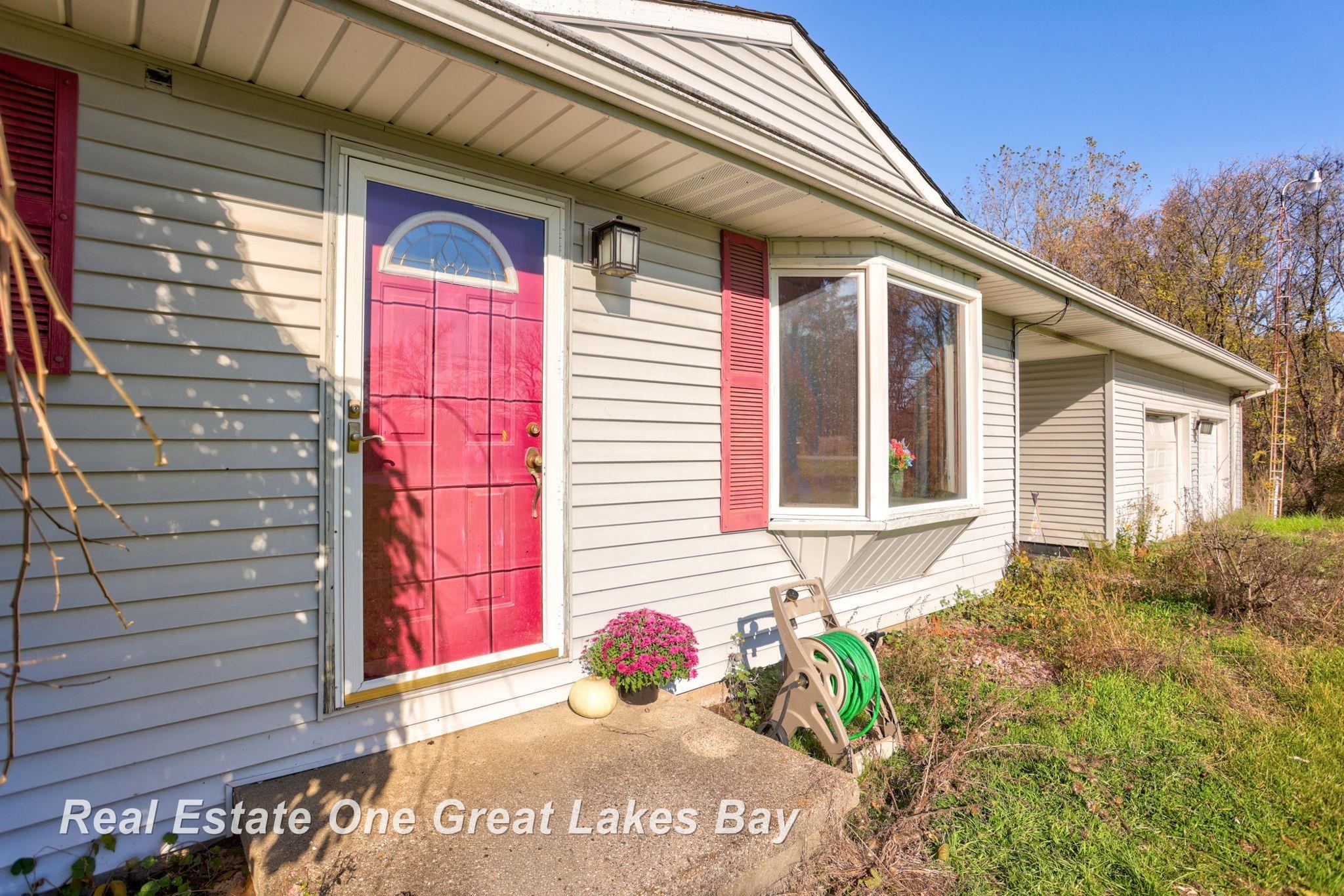 21638 Roosevelt Road Merrill, MI 48637 - Photo 5 of 30 50192923-ad6b96b6-eec2-4792-aa58-42e302aa32e2.JPG