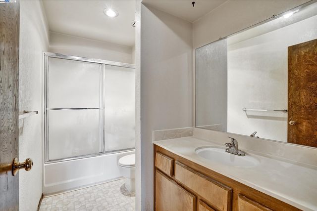 $349,950 | 400 Davis Street, Unit 103, San Leandro, CA 94577