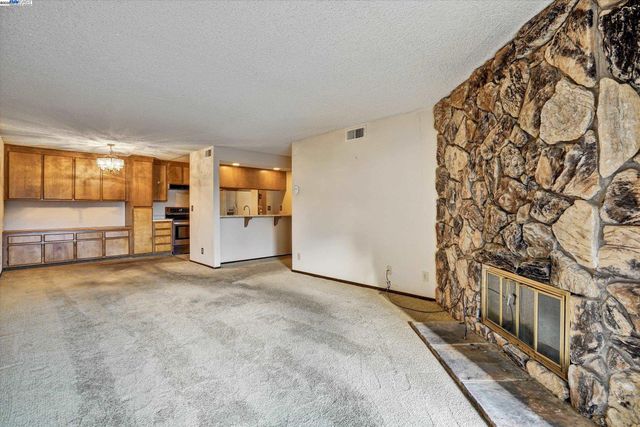 $349,950 | 400 Davis Street, Unit 103, San Leandro, CA 94577