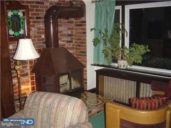 268 Kent Road Upper Darby, PA 19082 - Photo 3 of 6