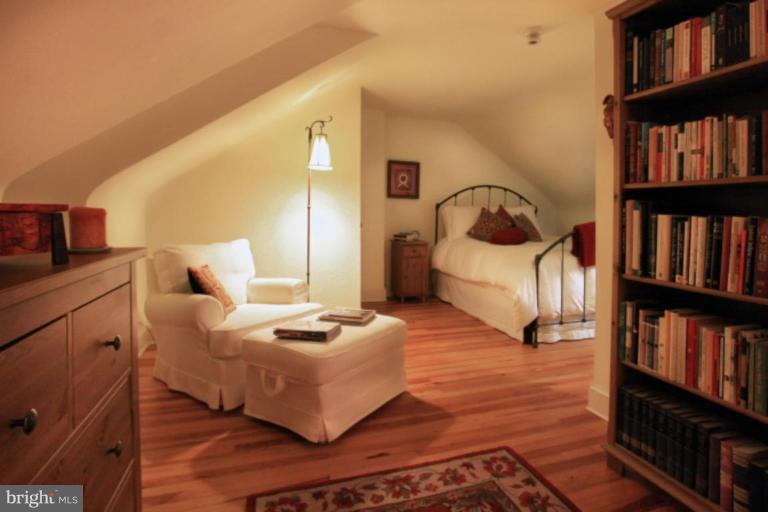 212 Dunkirk Road Baltimore, MD 21212 - Photo 18 of 30 a living room with furniture and a book shelf