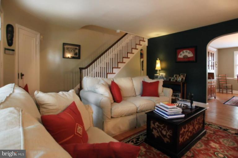 212 Dunkirk Road Baltimore, MD 21212 - Photo 26 of 30 a living room with furniture