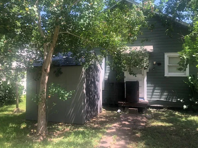 a view of a house with a tree
