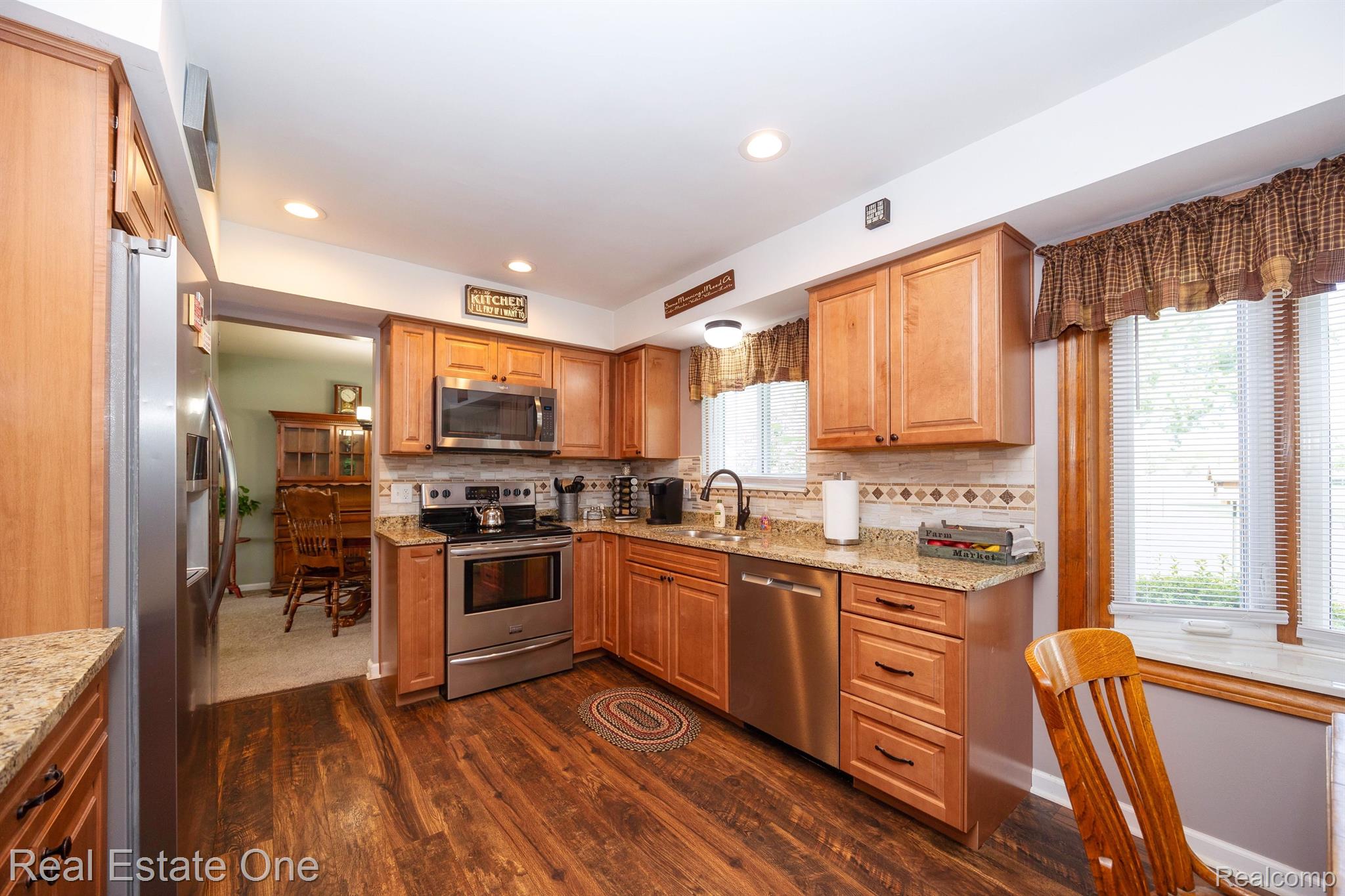 7656 Provincial Road Canton, MI 48187 - Photo 28 of 66 Gallery Image 28
