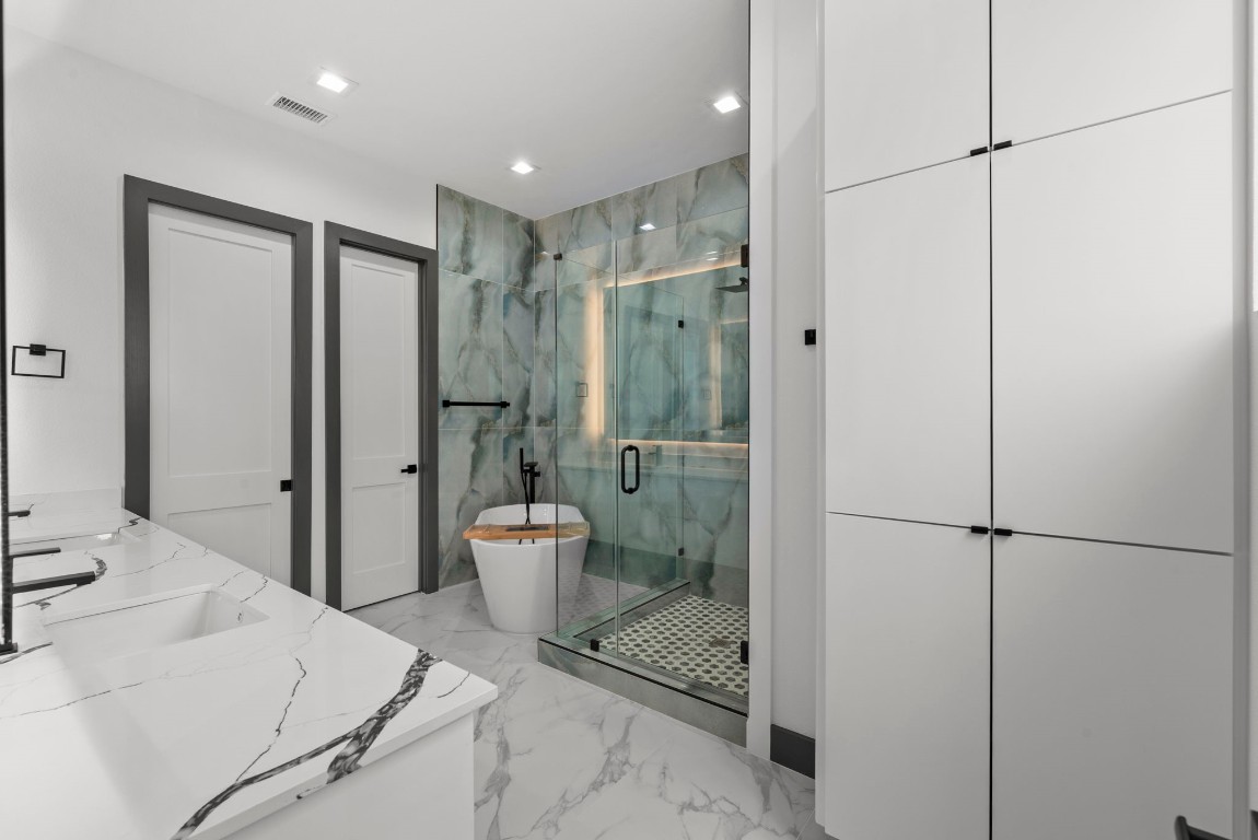3114 Clay Street Houston, TX 77003 - Photo 15 of 28 a bathroom with a shower sink and toilet