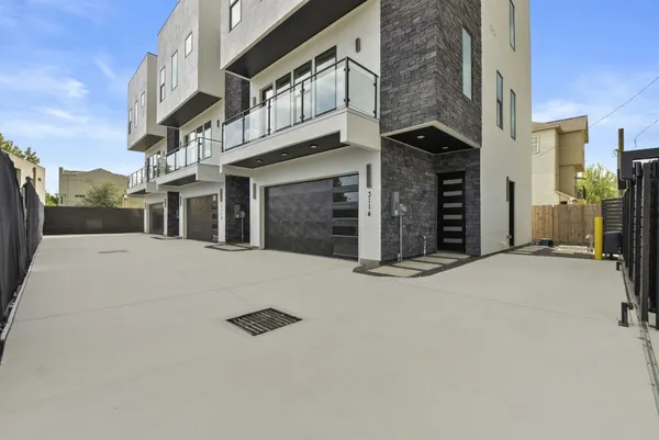 $679,000 | 3114 Clay Street, Houston, TX 77003
