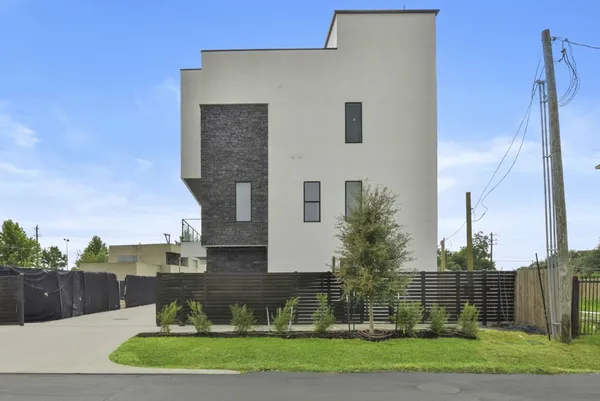 $679,000 | 3114 Clay Street, Houston, TX 77003