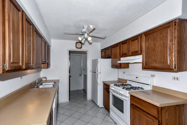 445 Old Surrey Road Hinsdale, IL 60521 - Photo 14 of 29