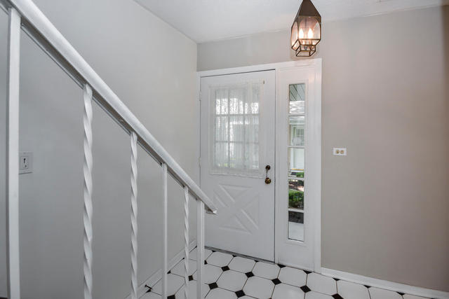 445 Old Surrey Road Hinsdale, IL 60521 - Photo 3 of 29