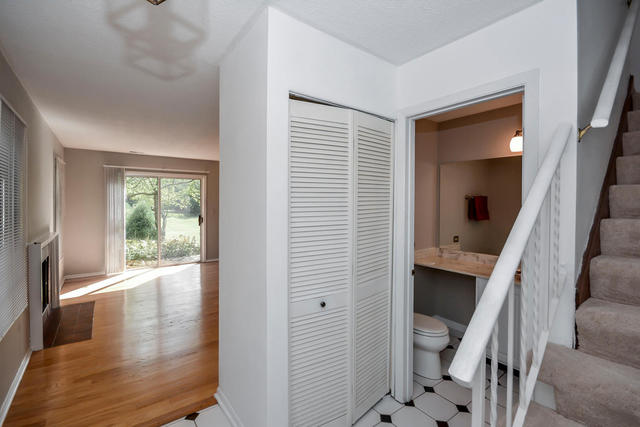 445 Old Surrey Road Hinsdale, IL 60521 - Photo 4 of 29