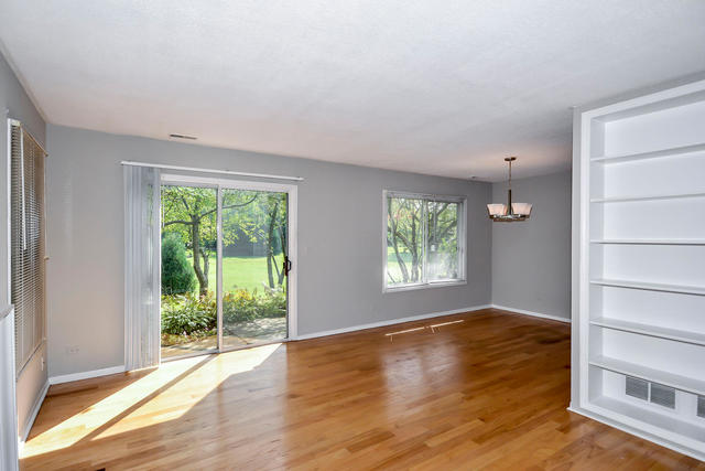 445 Old Surrey Road Hinsdale, IL 60521 - Photo 8 of 29