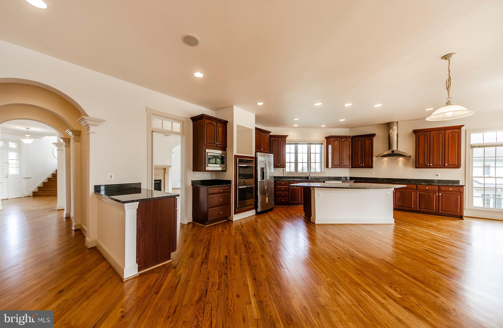 9005 Edgepark Road Vienna, VA 22182 - Photo 11 of 37 Kitchen
