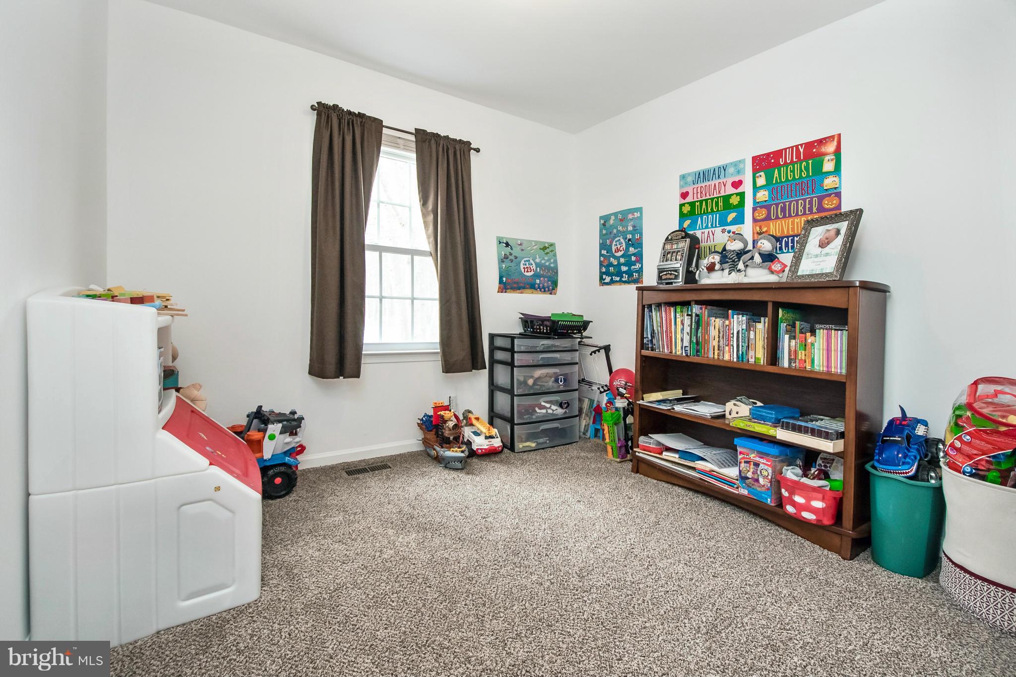 6101 Ridge Tree Road Fredericksburg, VA 22407 - Photo 21 of 30 a room with toys and a book shelf