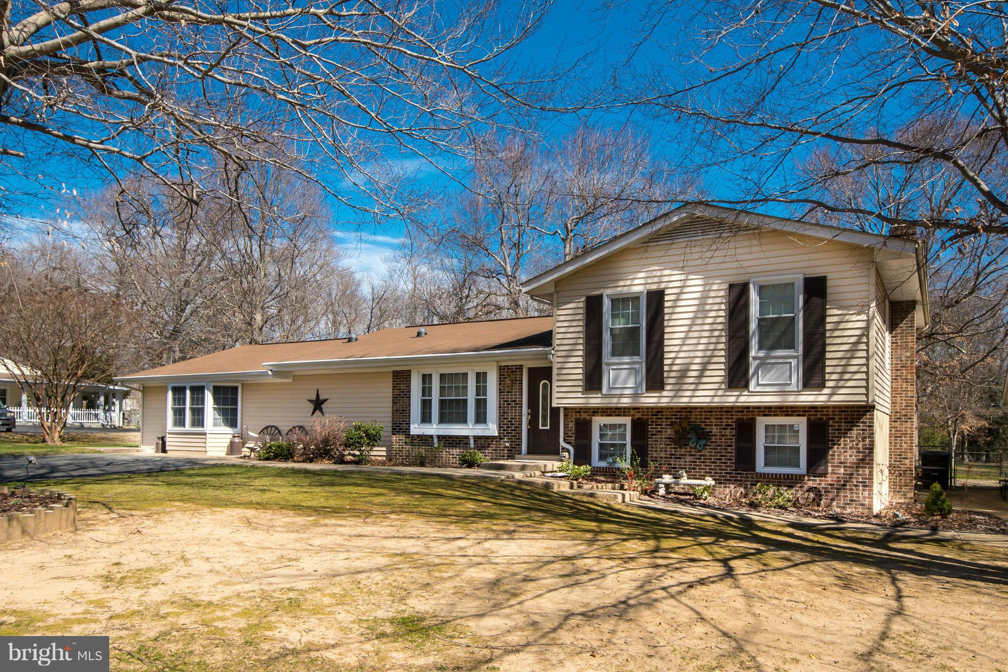 6101 Ridge Tree Road Fredericksburg, VA 22407 - Photo 4 of 30 a front view of a house with swimming pool