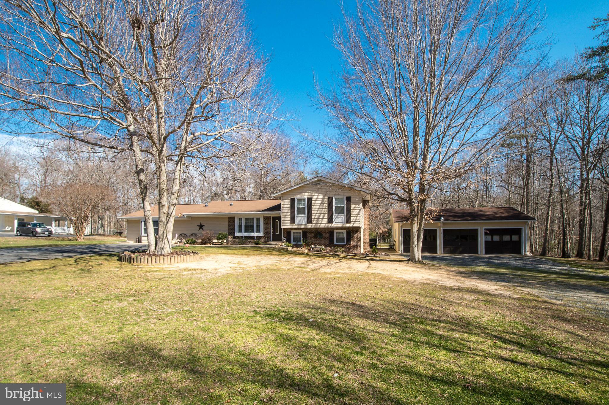 6101 Ridge Tree Road Fredericksburg, VA 22407 - Photo 5 of 30 a front view of a building with a yard