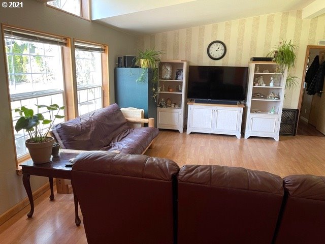 13494 Southwest Campbell Road Hillsboro, OR 97123 - Photo 3 of 32