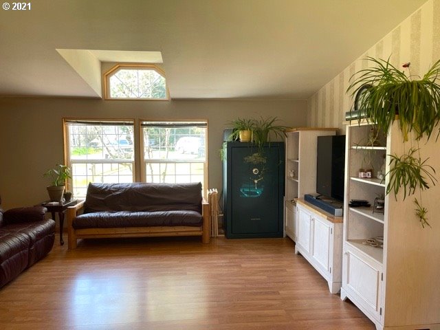 13494 Southwest Campbell Road Hillsboro, OR 97123 - Photo 5 of 32